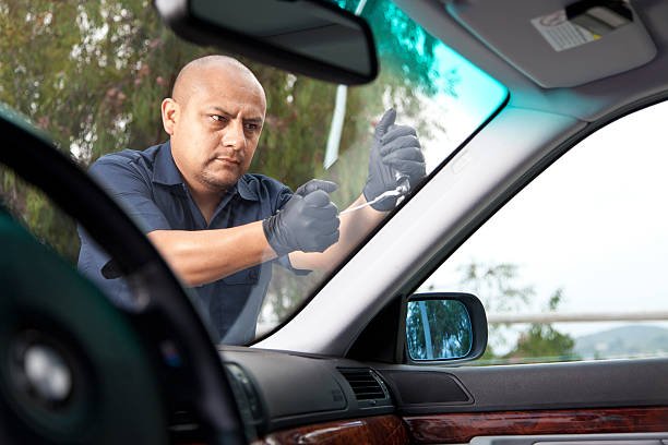 Auto Glass Replacement Near Me, Tarzana, CA - Top Rated Vehicle Glass Removal, Installation and Replacement Van Nuys
